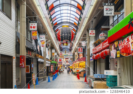 Osaka Kuromon Market 128846410