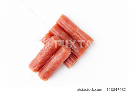 白色背景下的乾香腸（Kalpas） 128847082