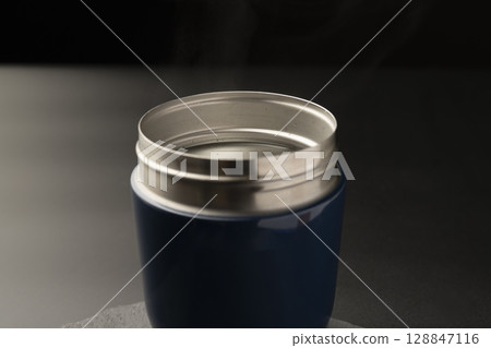 Pour boiling water into the soup jar and warm it up. Pour boiling water into the soup jar and warm it up. 128847116