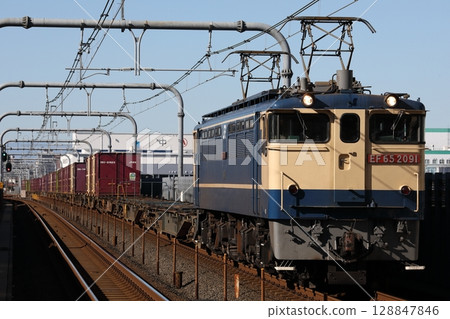 A freight train hauled by EF65-2091 running on the Musashino Line A freight train hauled by EF65-2091 running on the Musashino Line 128847846