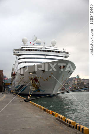 豪華郵輪寶瓶星號停靠基隆港 128848449