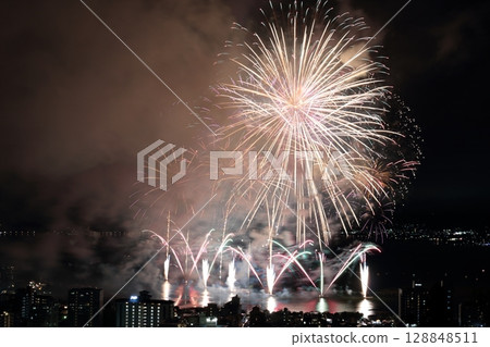 Lake Suwa fireworks festival 128848511