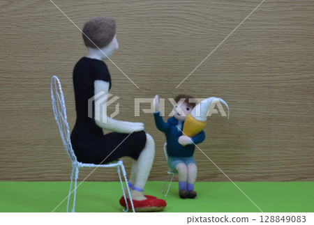 Parent and child 128849083