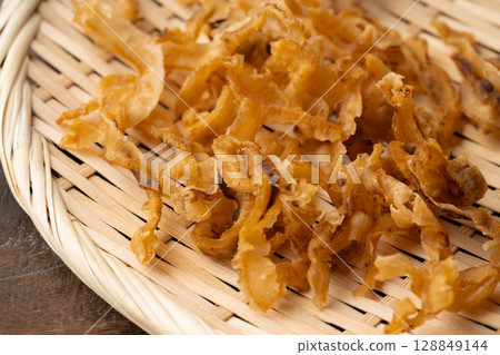 竹籃上的扇貝串特寫 128849144