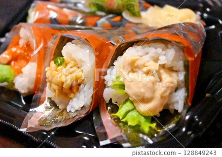 Hand rolled sushi 128849243