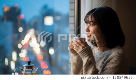 Woman relaxing, having a calm moment with a hot drink 128849655