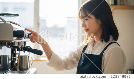Young female staff working at a coffee shop 128849981