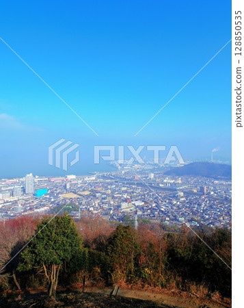 從青山山頂觀景台欣賞的壯麗景色（香川縣宇多津町） 128850535