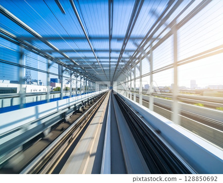 鐵路正面圖運行 鐵路正面圖運行 128850692