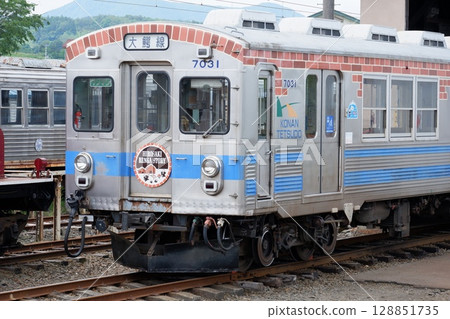 Konan Railway Deha 7000 series train in the depot at Tsugaru-Osawa Station 128851735
