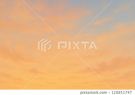 The crimson sky changing from summer to autumn, the sky dyed in gentle sunset colors, the autumn evening sky background with beautiful gradation 128851747