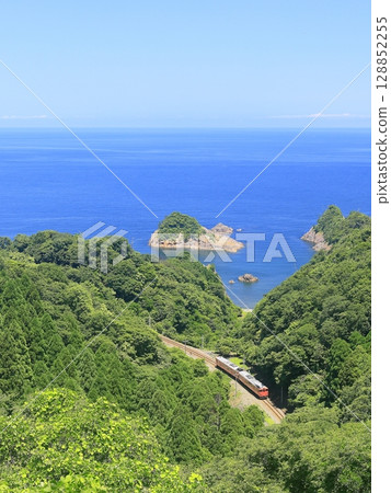 Summer Sanin Main Line 128852255