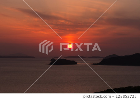 Nagasaki Prefecture: Tsuchiya rice terraces at dusk - a pristine Japanese landscape 128852725