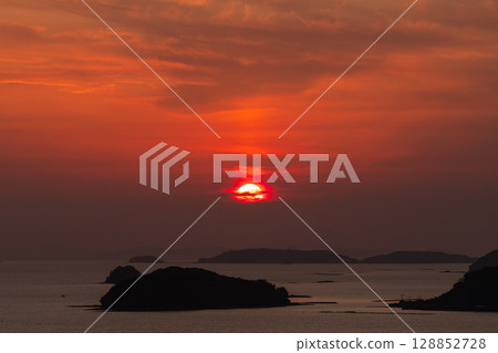 Nagasaki Prefecture: Tsuchiya rice terraces at dusk - a pristine Japanese landscape 128852728