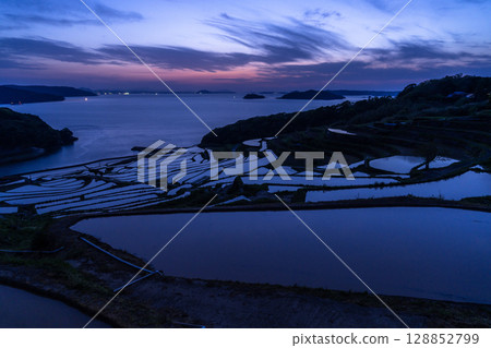Nagasaki Prefecture: Tsuchiya rice terraces at dusk - a pristine Japanese landscape 128852799