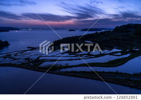 長崎縣:黃昏時的土屋梯田-原始的日本風景 長崎縣:黃昏時的土屋梯田-原始的日本風景 128852801