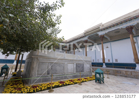 tomb of Baha al-Din Naqshband, a founder of Sufi Sunni Islam. the building is called Bahoutdin Architectural Complex or bakhautdin naqsband mausoleum. tomb of Baha al-Din Naqshband, a founder of Sufi Sunni Islam. the building is called Bahoutdin Architectural Complex or bakhautdin naqsband mausoleum. 128853177