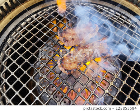 Smokeless roaster Yakiniku Kalbi 128853594