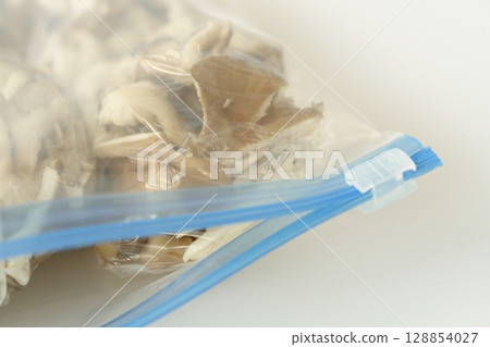 Maitake mushrooms from Nagano prefecture (before freezing) - ready to use in small portions Maitake mushrooms from Nagano prefecture (before freezing) - ready to use in small portions 128854027