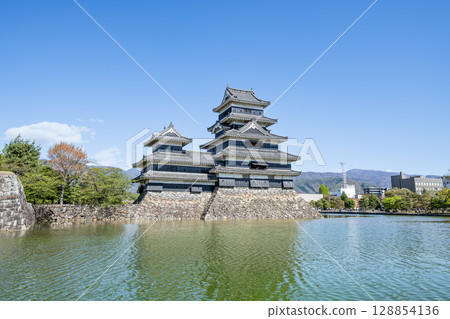 Matsumoto City, Nagano Prefecture, National Treasure Matsumoto Castle on a sunny day 128854136