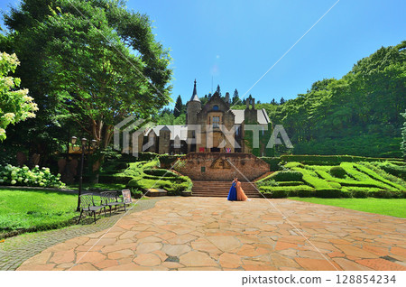 A courtyard surrounded by greenery at Lockheart Castle (Gunma Prefecture) 128854234