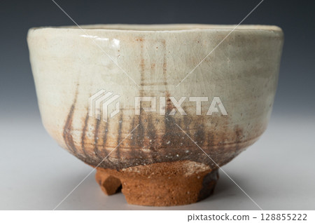 Hagi ware tea bowl | A deep kiln-changed, kiln-painted matcha bowl Hagi ware tea bowl | A deep kiln-changed, kiln-painted matcha bowl 128855222