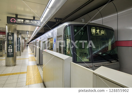 名鐵300系列列車停泊在上飯田線連接線平安通站 名鐵300系列列車停泊在上飯田線連接線平安通站 128855902