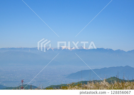 Shirane Sanzan and Houou Sanzan as seen from the ridge to Okura Takamaru 128856067