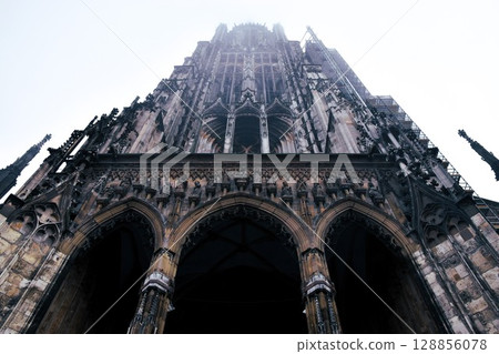 世界上最高的教堂:高聳的烏爾姆大教堂 世界上最高的教堂:高聳的烏爾姆大教堂 128856078