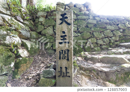 Remains of Azuchi Castle's castle tower Remains of Azuchi Castle's castle tower 128857003