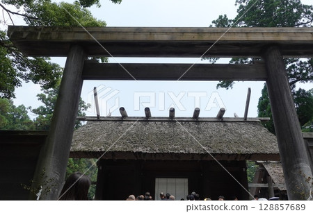 伊勢神宮外宮鳥居 伊勢神宮外宮鳥居 128857689