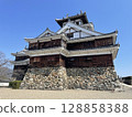 Fukuchiyama城堡在春天 128858388