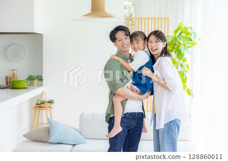 年輕的家庭 128860011