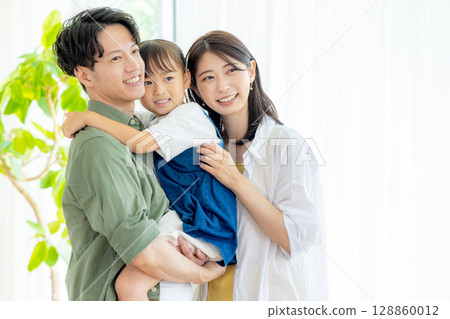 Young family 128860012