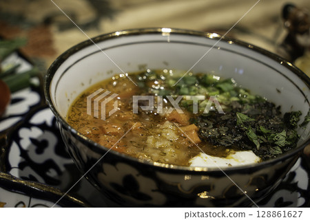 茨貝克美食:Mastava Shurva(番茄湯配米飯和多種配料) 茨貝克美食:Mastava Shurva(番茄湯配米飯和多種配料) 128861627