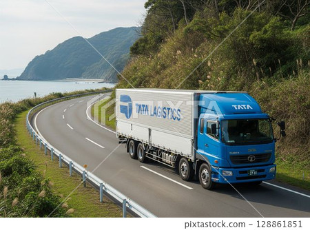 （AI 生成）物流圖像：行駛在日本道路上的外國製造的卡車 128861851