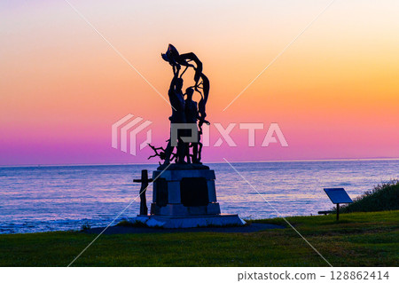 [Hokkaido_Wakkanai_Cape Soya] Akebono statue in the morning light 128862414