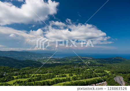 夏季伊豆大室山山頂的景色，夏日美景 128863526
