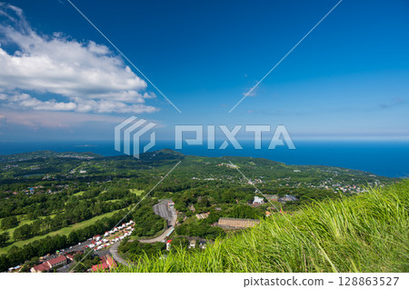 夏季伊豆大室山山頂的景色，夏日美景 128863527