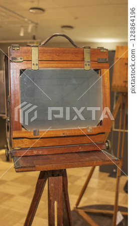 Close up shot of the old, vintage camera 128864196