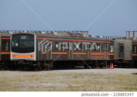 武藏野線205系列Kuha 205-147等待出口雅加達 128865347