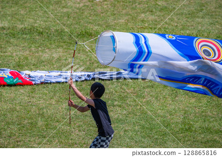 Children's Day - Playing with the Wind 128865816