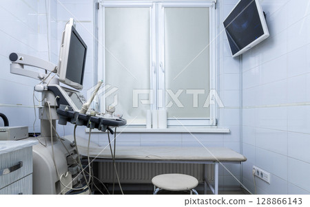 Clean and Modern Ultrasound Room Featuring Advanced Medical Equipment for Diagnostic Imaging and Patient Examination in a Bright Clinical Setting 128866143