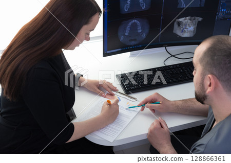 Medical Consultation: Engaging in Patient Education and Treatment Planning with Advanced Imaging in a Professional Healthcare Environment 128866361
