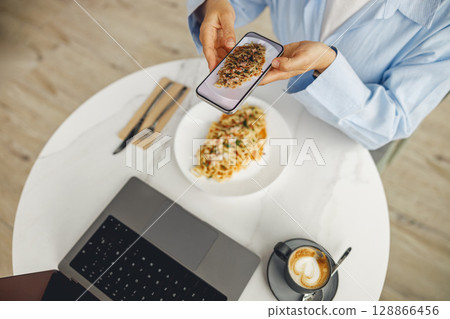 Capturing Culinary Moments The Art of Food Photography in the Era of Modern Dining Culture 128866456