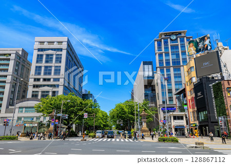 東京港區北青山表參道交叉口附近的城市景觀 128867112