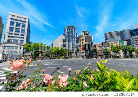 Tokyo Minato Ward Kita-Aoyama cityscape near Omotesando intersection 128867114