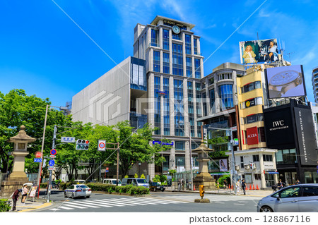 東京港區北青山表參道交叉口附近的城市景觀 東京港區北青山表參道交叉口附近的城市景觀 128867116