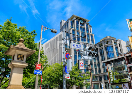 東京港區北青山表參道交叉口附近的城市景觀 128867117