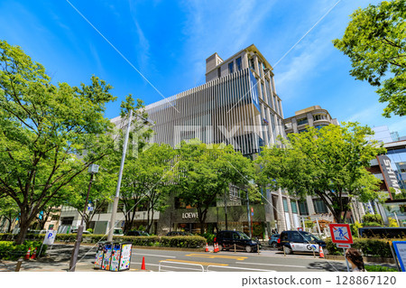 Tokyo Minato Ward Kita-Aoyama cityscape near Omotesando intersection 128867120